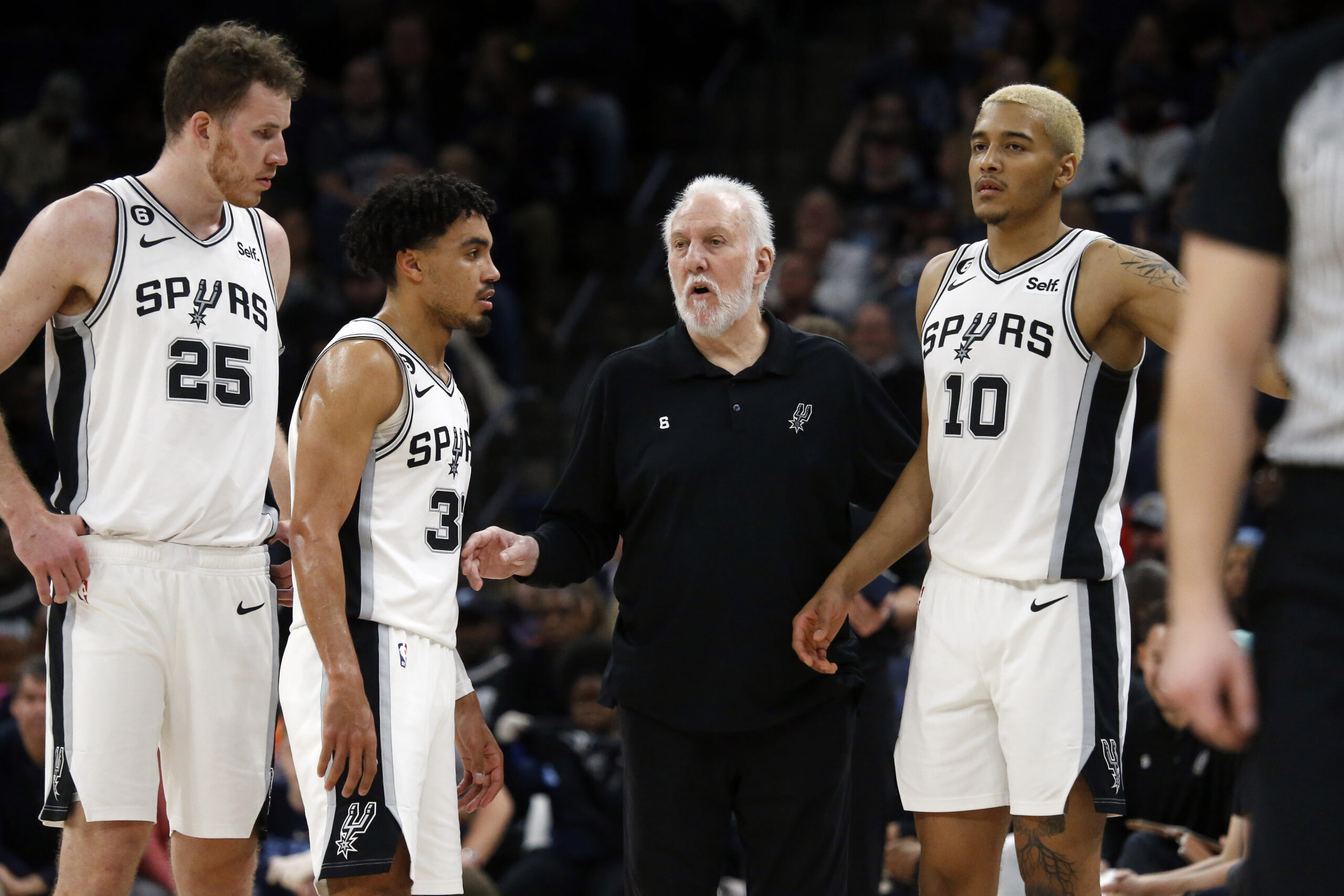 ‘I’m Being Underpaid’: Spurs Veteran Star Throws Down the Gauntlet — Demands Pay Raise for Massive Contribution or Threatens Immediate Departure