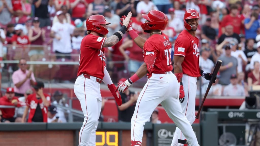In a Clever Move: The Reds Have Successfully Secured the Commitment of the Dodgers’ Premier Infielder, Leaving Fans Astonished by the Unexpected Turn of Events.