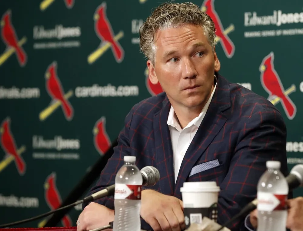 Cardinals Weigh Blockbuster Reunion : Outgoing Cardinals Exec Acquire Rivals Ace As ‘Parting Gift’