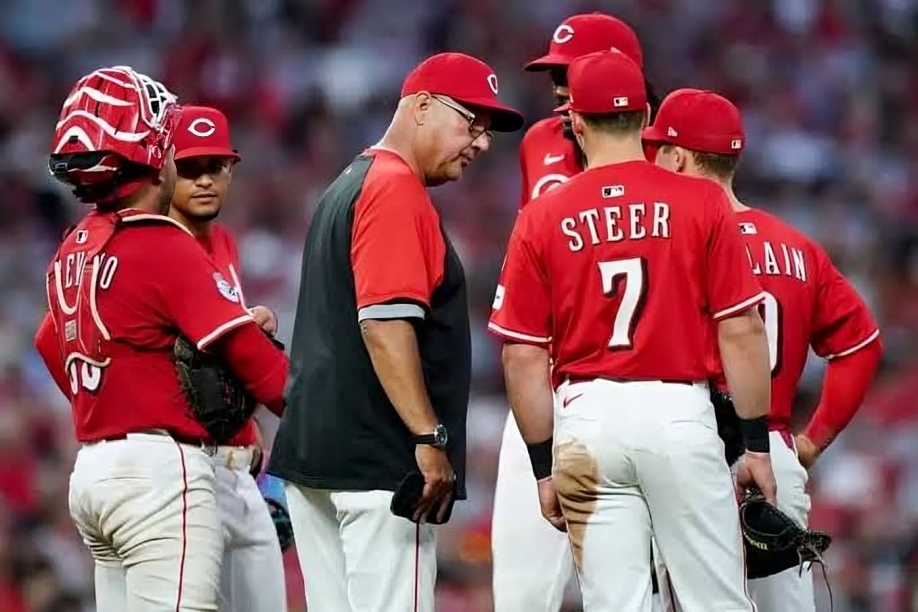 Reds Facing Critical Offseason Decision as Breakout Veteran Emerges as Core Lineup Piece — Now Front Office Face Attack to Lock Down Impact Bat Before Free Agency Hits