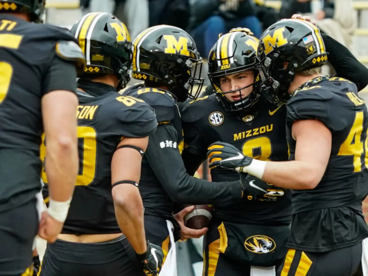 End of an Era: Missouri Tigers Lose Veteran Quarterback to Career-Crushing Injury!”