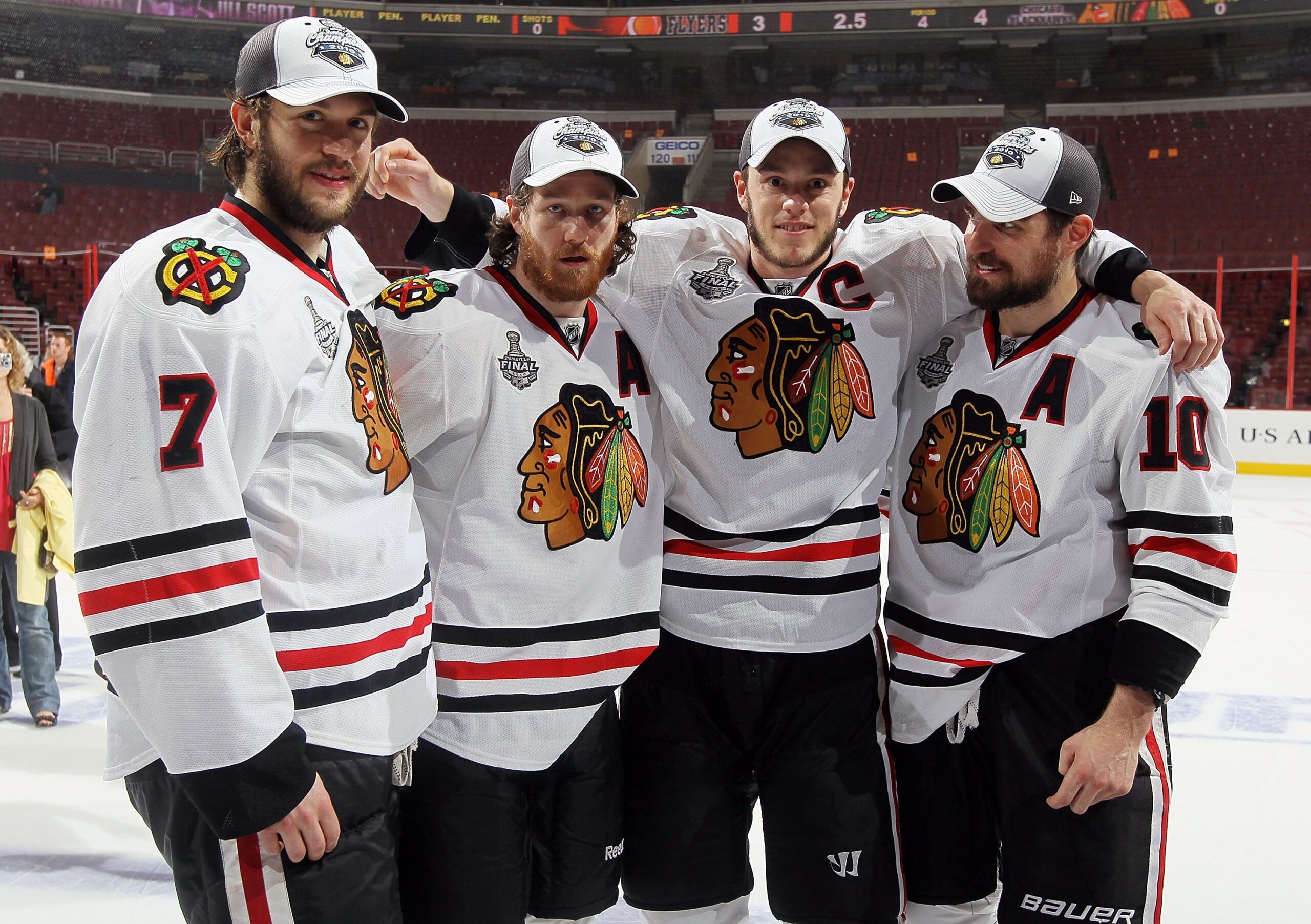 Out of Nowhere! Blackhawks Fans Go Wild as Star Defenseman Stuns Everyone by Re-Signing in a Jaw-Dropping New Deal! Blackhawks Leave Rivals…..>>>>