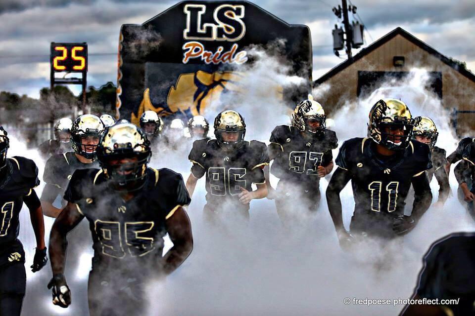 Lee’s Summit Claims Missouri Class 6 High School Football Title with Thrilling Win Over Nixa