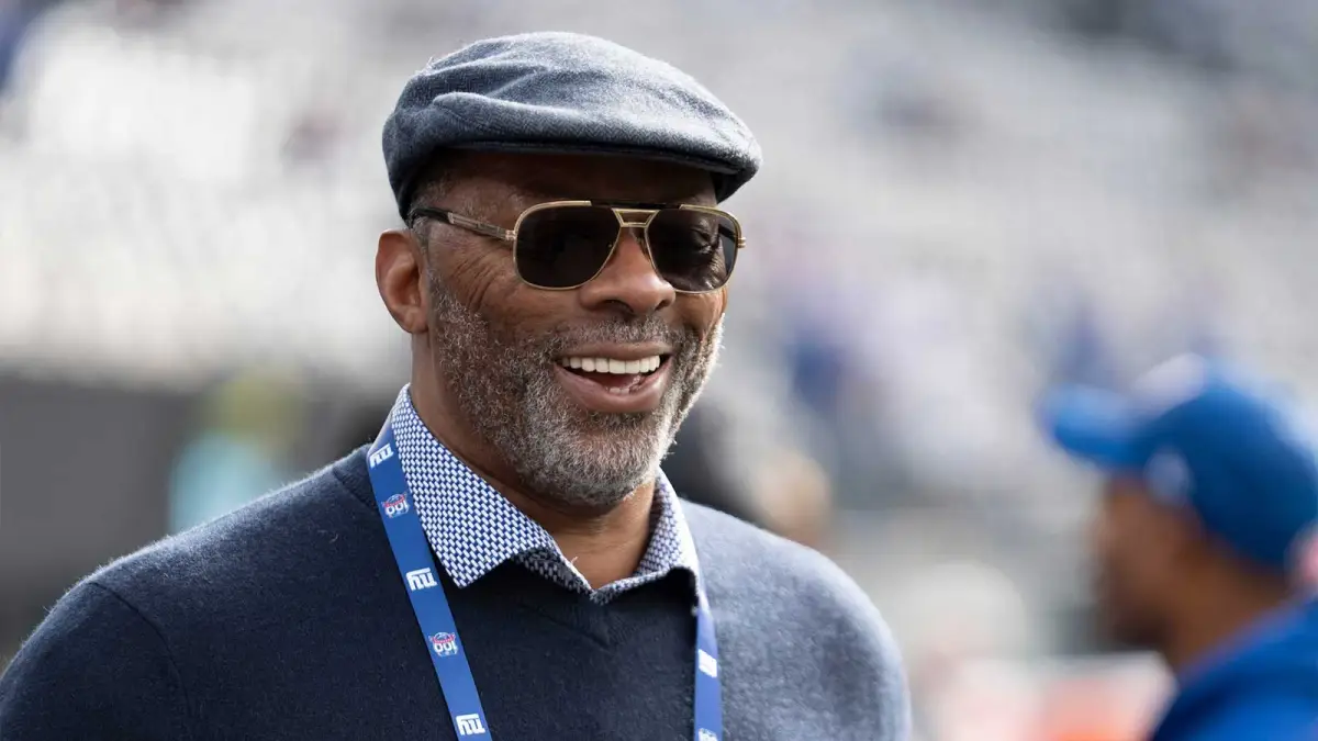 BREAKING: Giants Legend Carl Banks Makes Bold Return to New York to Claim Team’s Vital Void and Restore Franchise Reputation