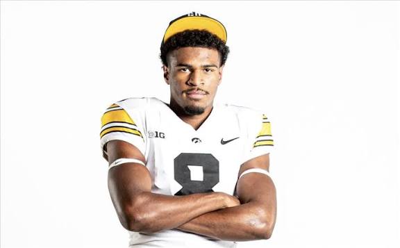 BOOM 💥: Transfer TE Ismael Smith Flores commits to East Carolina