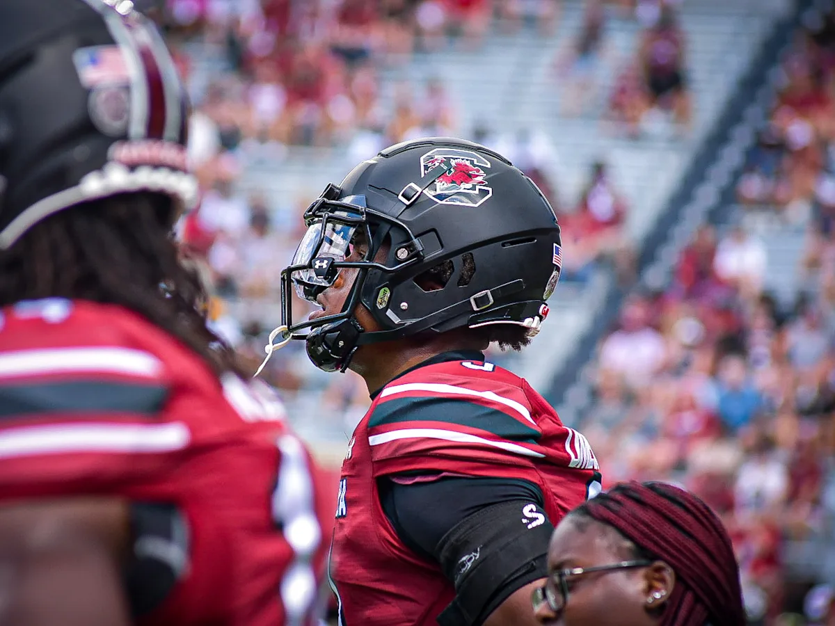 Unthinkable Twist: Fans Stunned Nationwide as Elite South Carolina Edge Rusher Switches to Alabama Overnight”