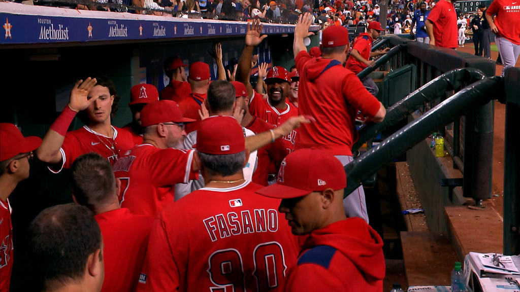 Shocking Exit: Philadelphia Phillies Take a Quiet Hit as Veteran Right-Handed Reliever Walks Away via Opt-Out and Lands with Rival Club in Swift Exit Sting